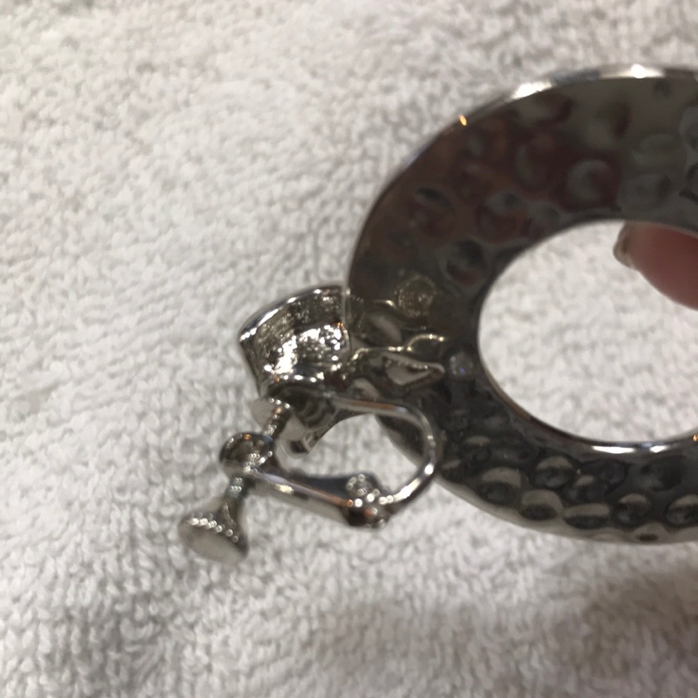 Vince Camuto clip earring - Picture 2 of 2